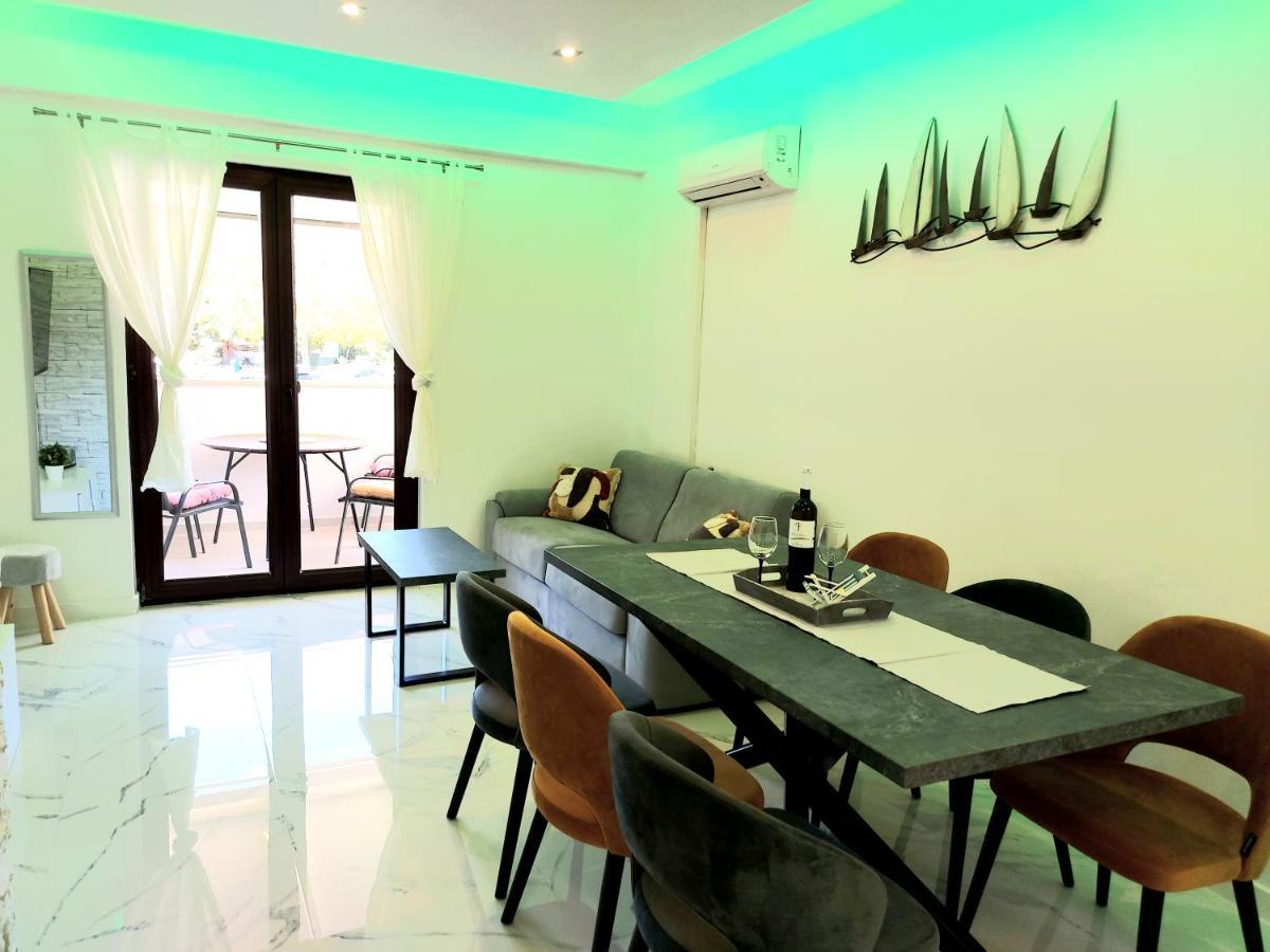 Apartman S Dvije Spavace Sobe Porec Esterno foto