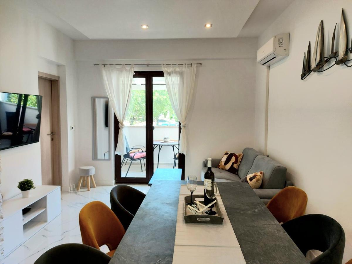 Apartman S Dvije Spavace Sobe Porec Esterno foto