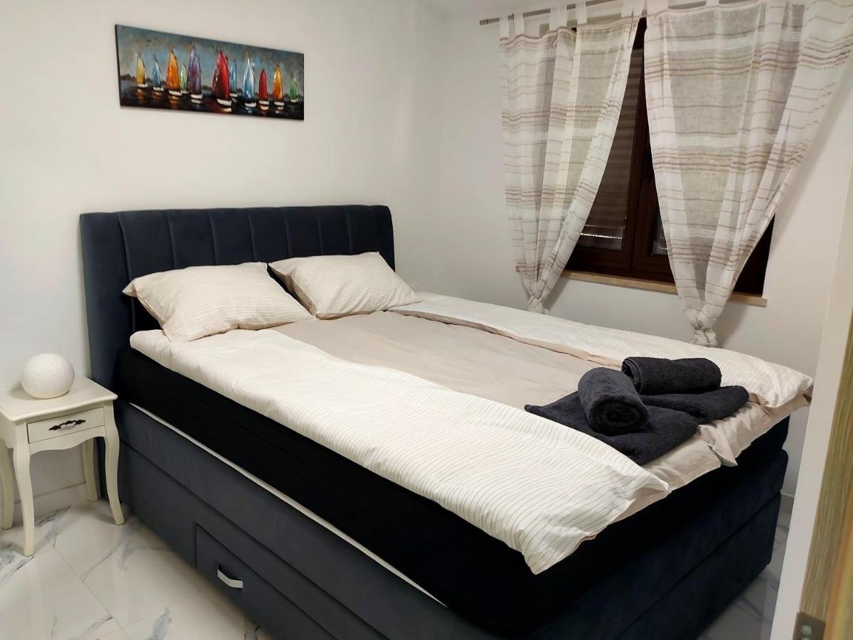 Apartman S Dvije Spavace Sobe Porec Esterno foto
