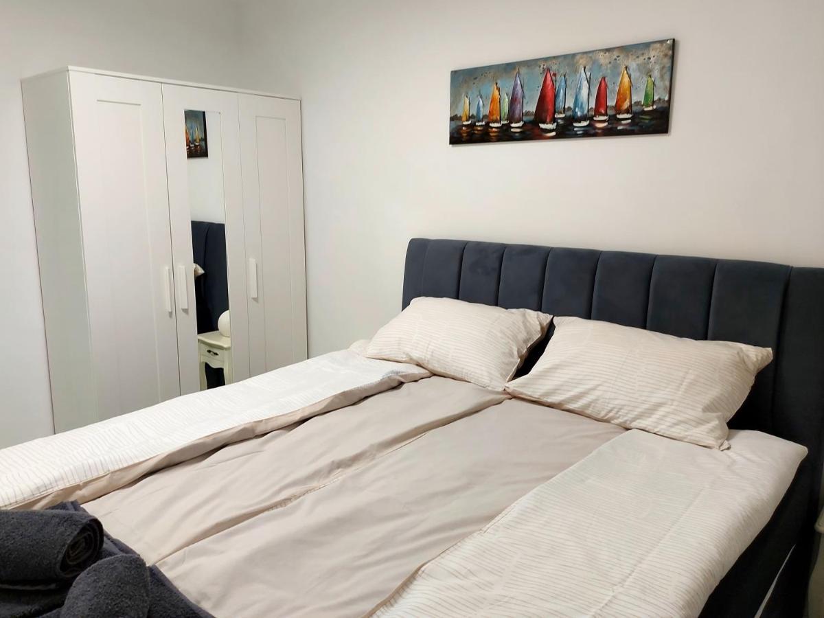 Apartman S Dvije Spavace Sobe Porec Esterno foto
