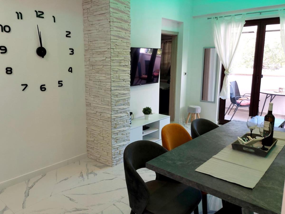 Apartman S Dvije Spavace Sobe Porec Esterno foto